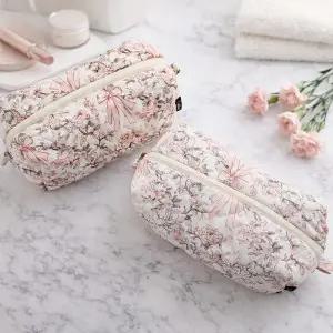 원 아뜰리에 로맨틱 리본 플라워 누빔파우치