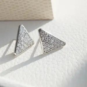 여성용 데일리 패션 반짝이는 미니 큐빅 삼각형 실버 귀걸이