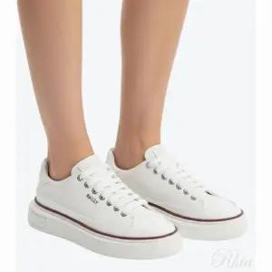 발리 메일리 W WK0012VT019 U001 스니커즈