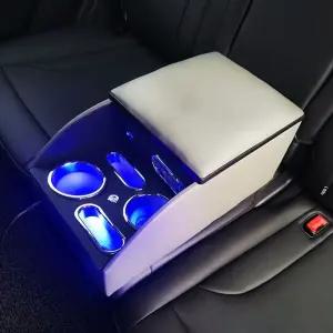 자동차 뒷좌석 팔걸이 박스 LED 컵홀더 상자 수납함