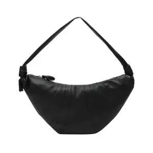 26SS 르메르 소프트 그레인 레더 라지 크루아상 백 블랙 BG0000 LL0018 999 STK