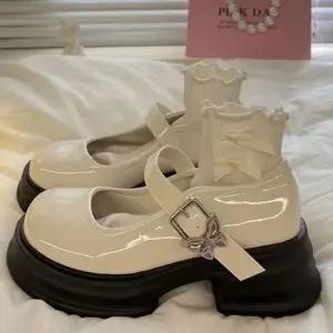 여성 에나멜 단화 리본 플랫슈즈 편한 로퍼 여성단화 통굽로퍼 플랫구두 플랫로퍼