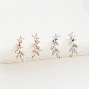 [셀러허브]여자 커브드 미니멀리즘 리프 실버 모양 귀걸이 (S18886274)