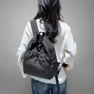 여성 심플 나일론 스트랩 포켓 경량 캐주얼 백팩