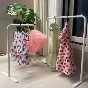 메네 철제 미니 아기옷행거 키즈 미니 튼튼 이동식 선반 소품 어린이집 유치원