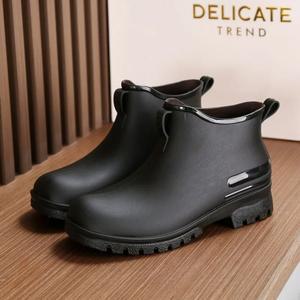 새로운 남여 야외 방수 장화 남자의 경량 폴리 우레탄 신발 커버 라운드 발가락 발목 높이