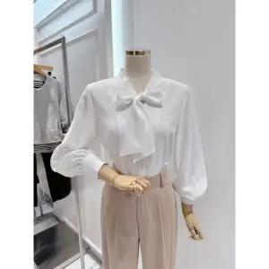 갤러리아 [ab.f.z] 클래식 브이넥 리본 블라우스(ATZ4HB03J)