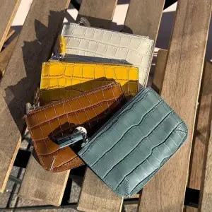 심플 가죽 지퍼 지갑 (WFJ65GH)