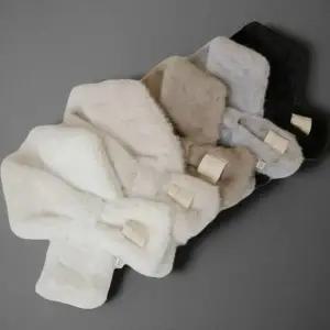 [하프클럽/다잇템]여성 소프트퍼 미니 패치 목도리 시즌 목도리