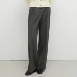 갤러리아 허리단추포인트뒷밴딩핀턱와이드팬츠