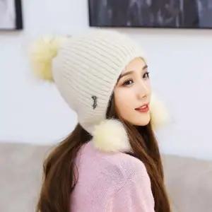 여성 방울 모자 베이지 퍼 니트 귀도리 기모 앙고라