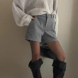 여성 겨울용 스판 페이크모직 3부 반바지 속밴딩 심플 디자인