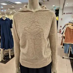 [하프클럽/BCBG]BCBG 비씨비지 가을24 후디 로고 니트 B4C8K418