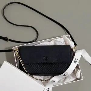 [닥스](강남점)DCWA3F157BK [HOUSE CHECK] 블랙 로고장식 소가죽 미니 숄더겸크로스백