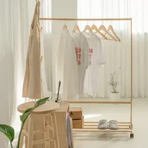 [텐바이텐]원목 인테리어 이동식 바퀴달린 옷걸이 나무 행거