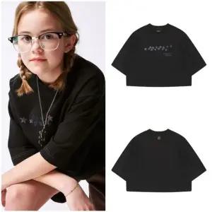 [갤러리아] AZA8TS02BK 오버핏 세미 크롭 블랙 티셔츠