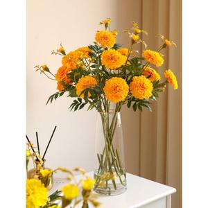 메리골드 조화 장식 인테리어 주황색 국화 다발 식탁 성묘