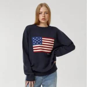 [롯데백화점]후아유 남녀공용 [Cali] American Flag Intarsia Pullover WHKAF4T81U