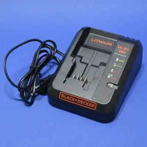 블랙앤데커 충전기 90639177 14.4V-18V 5102473