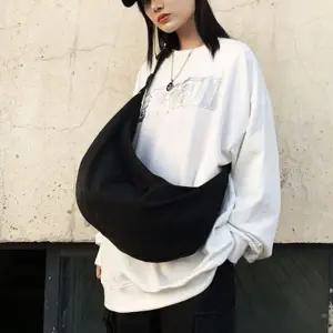 빅반달 크로스백 크로와상백 슬링백 바디백 메신저백