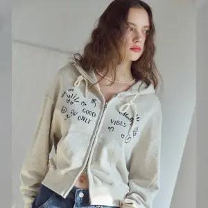 [2-WAY] 루나 러브 크롭 후드집업 오트밀