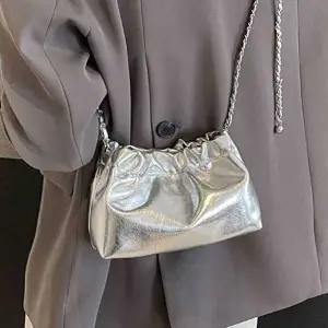 [하프클럽/]패션 체인백 여자 크로스백 조리백 데일리 회사원백