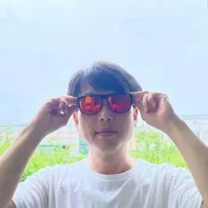 사각 편광 디테일 구성 뿔테 선글라스 레드미러