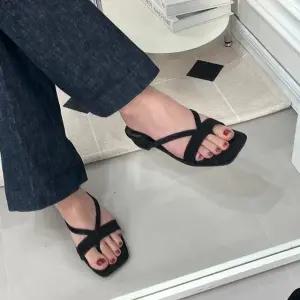 엣지라인 스퀘어 스트랩 뮬 슬리퍼 5FWY (WFKA0RF)