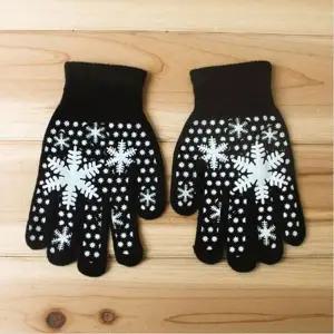 [하프클럽/]겨울 여성 패션 여친 선물 방한 눈꽃 미끄럼방지 장갑