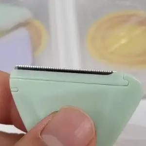 휴대용 안전한 삼각 눈썹칼 2P