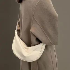 CCB4145여성 경량 미니 크로스백 반달형 숄더백