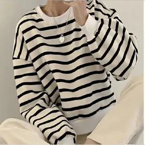 여성맨투맨티 44-66사이즈 2컬러 크롭 줄무늬 데일리 티셔츠 아웃도어 운동복