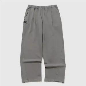 HBL 엄그레이 빈티지 와이드 조거 2WAY 스웨트 팬츠 / Light grey UR123CFP21