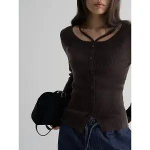 [에잇세컨즈] 립 넥 스트랩 풀오버 - 브라운 (356151WM1D)