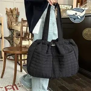 편한 학생용 빅사이즈 퀼팅 숄더백 컴팩트 데일리백 대용량비치가방 캔버스백 라탄쇼퍼백