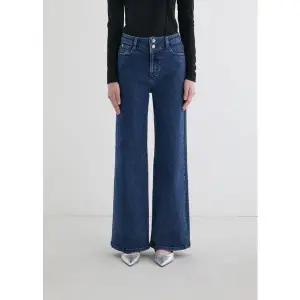 백화점정품 게스 여성 데님 팬츠 청바지 YP4D1185 D톤 기모 오비 포인트 와이드 여자코디 여성코디 등산게