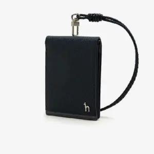 [헤지스](대구신세계)[DEDGE]다크 네이비 퍼피 장식 라인배색 가죽 목걸이형 카드지갑 HJHO5E032N3