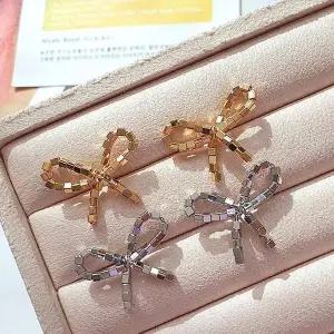 [셀러허브]여자 리본 스퀘어 큐브 두꺼운 실버 귀걸이 (S19348319)