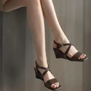 여성 빈티지 가죽 슬링백 웨지힐 샌들