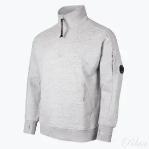 CP컴퍼니 다이애그널 레이즈드 플리스 폴로 스웨트셔츠 17CMSS027A 005086W M94 다이그널