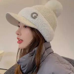 니트썬캡 겨울모자 여성캡 골프 방울 털모자