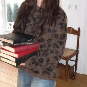 [모코블링]레오파드 브러쉬 울 니트 호피니트 오버핏니트 울니트 레오파드니트 라운드넥