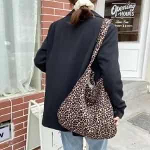 [하프클럽/]패턴 백 캔버스 유행 천숄더백 직장인 캐쥬얼 손가방