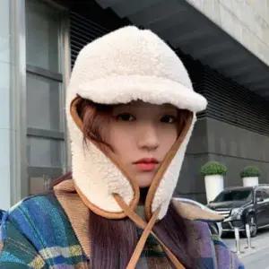 여자 겨울 캠핑 데이트 룩 뽀글이 귀달이 모자 코디