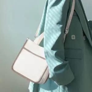 [하프클럽/]AN6062T 백 백팩 겨울 패션잡화 백 캐주얼 반달 여행 뽀글이 메신