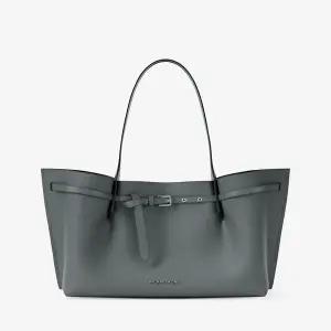 [정가 480000원] 에밀리아 라지 레더 토트백 30F5SU5T7T1938