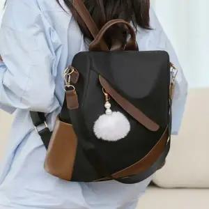 백팩 배색 포함 폼폼이 데일리 여자 키링 가방 심플