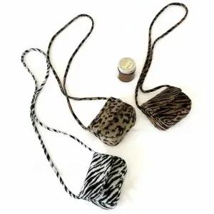 [라일리] Rly bns 위드썸띵 지브라호피미니크로스백 크로스백