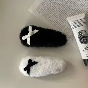 [골드스마일]발레코어 화이트 머리핀 털 리본 머리삔 헤어핀 겨울