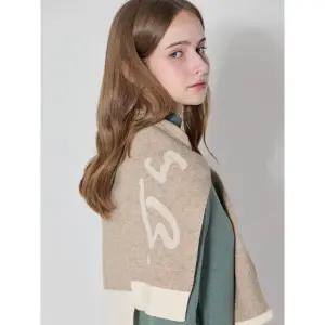 [하프클럽/보니스팍스]레터링 숄형 머플러 (택가격 79000원)